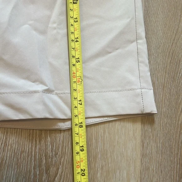 J Lindeberg Men's 29 Kahki Golf Cargo Shorts Quick Dry Performance - Picture 2 of 9